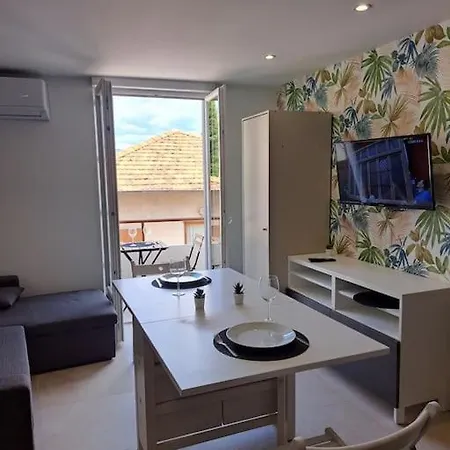 Apartment 2 Pieces Avec Terrasse A 5 Minutes De La N5 *